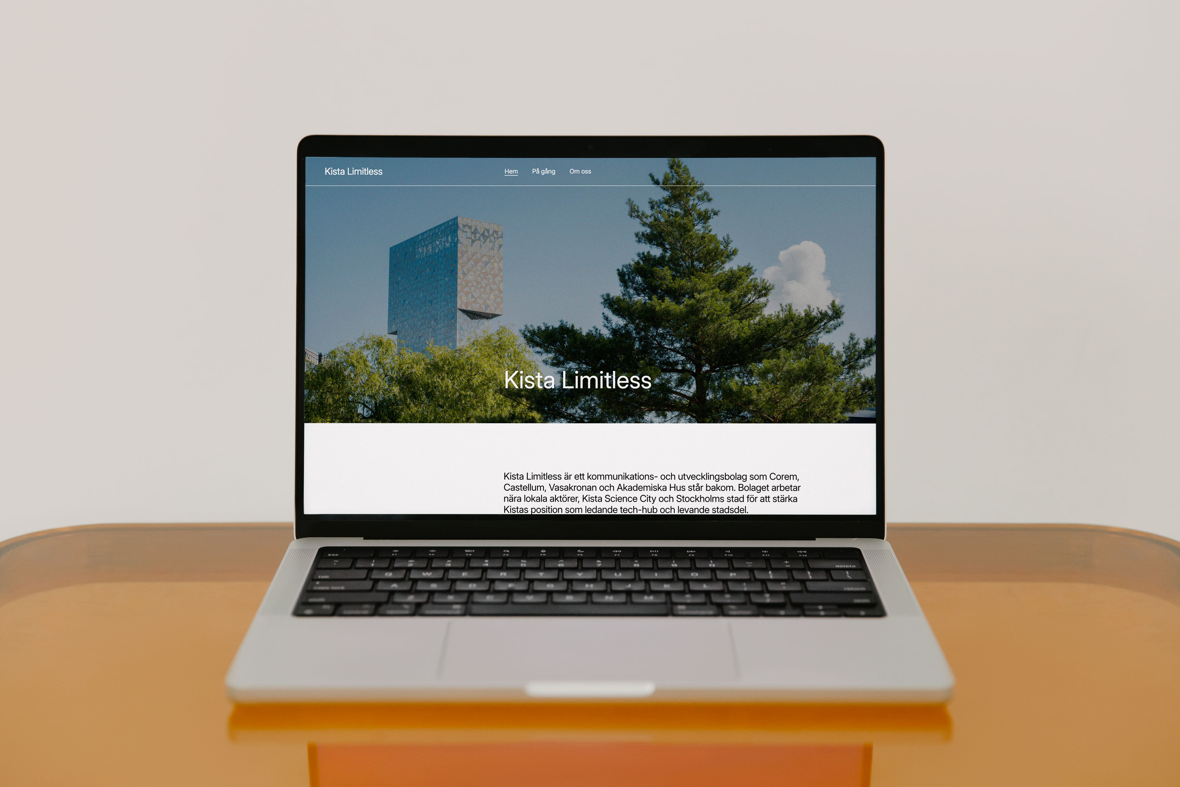 Laptop som visar Kista Limitless webbplats
